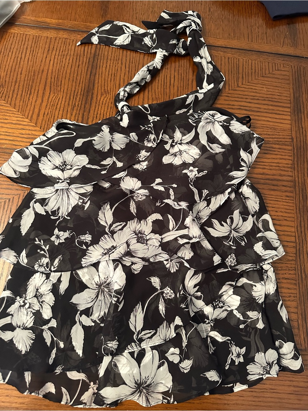 White House Black Market floral side zip blouse tie around neck XS
